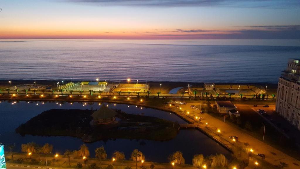 Gorgiladze Black Sea Apartment Batoemi Buitenkant foto