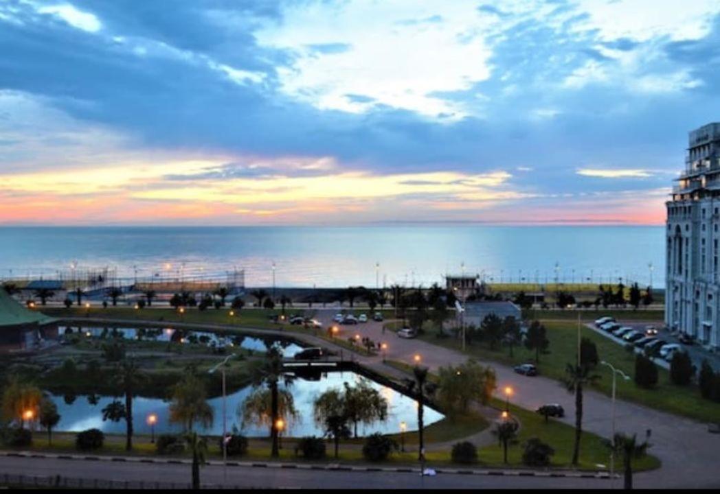 Gorgiladze Black Sea Apartment Batoemi Buitenkant foto
