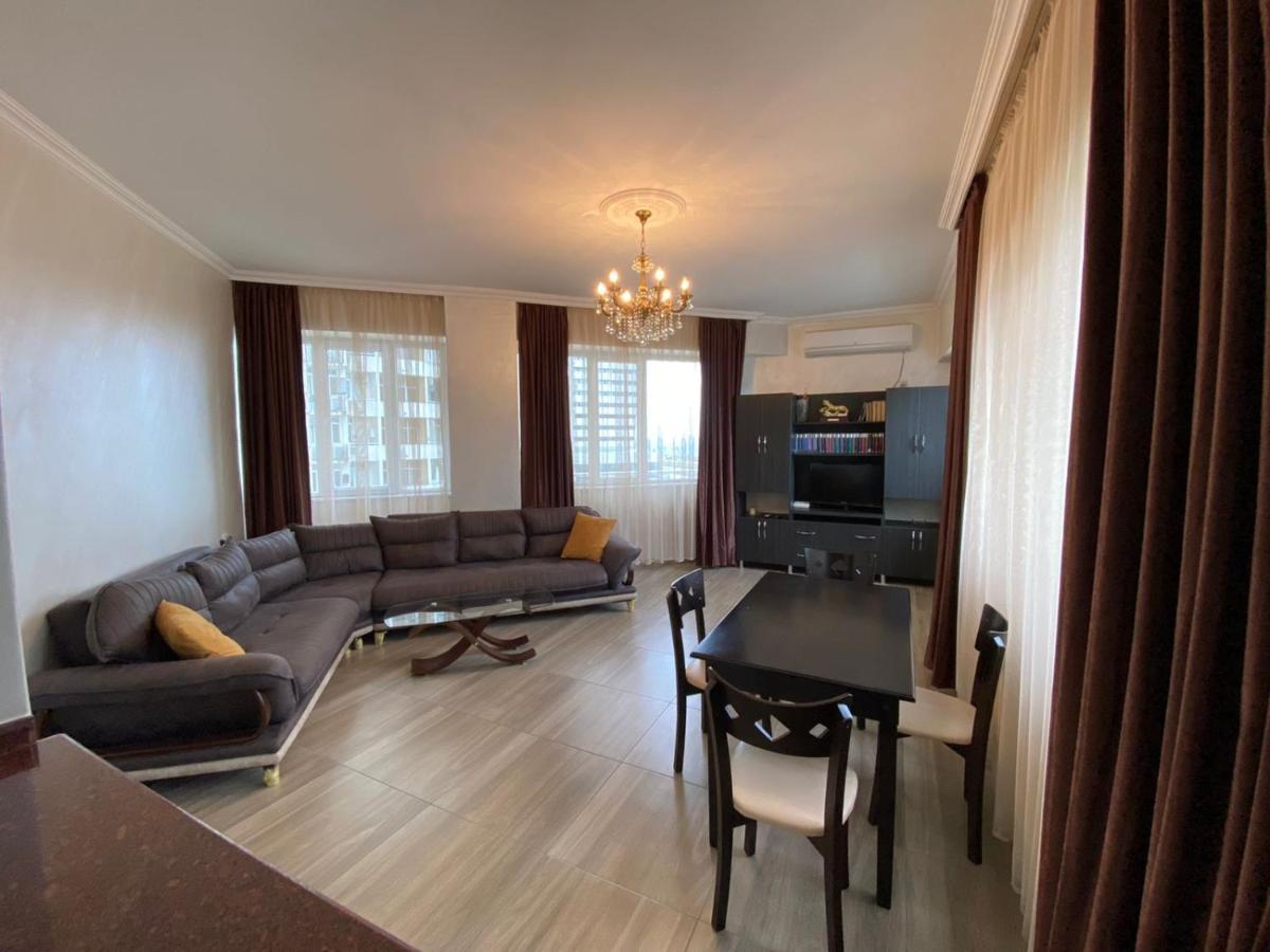 Gorgiladze Black Sea Apartment Batoemi Buitenkant foto